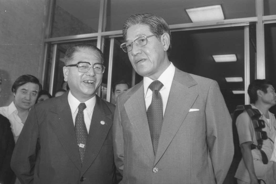 1978年，原任台北市長林洋港，與新任市長李登輝參加市長交接典禮。 圖／聯合報系資料照