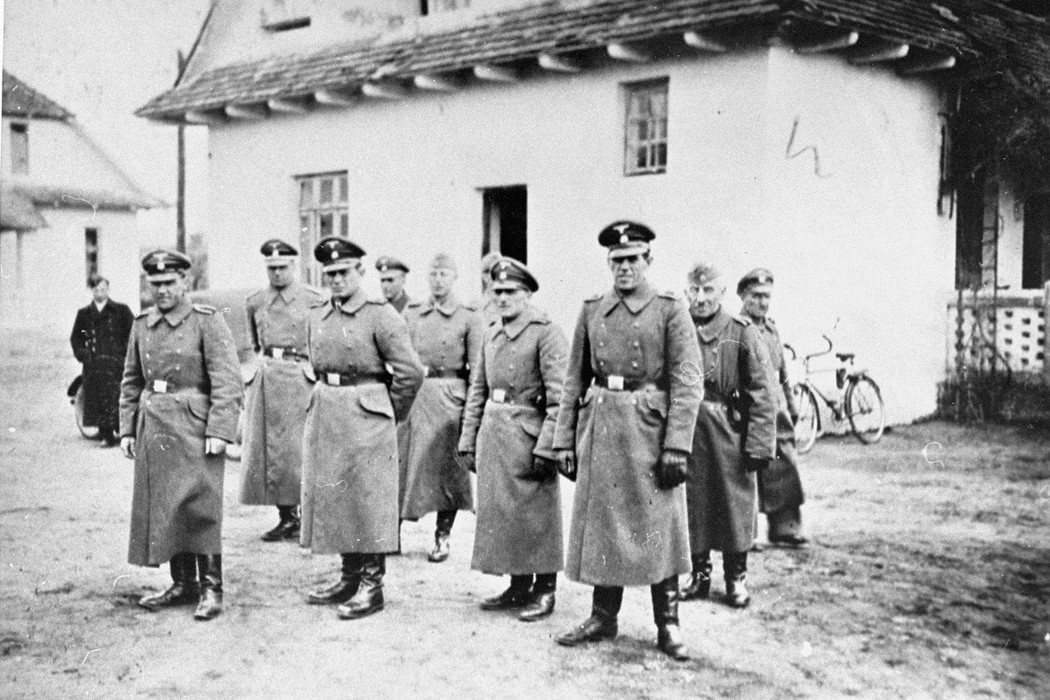 圖為貝烏熱茨滅絕營（Belzec extermination camp）
希特勒直轄親衛隊（SS）成員。
 圖／維基共享
