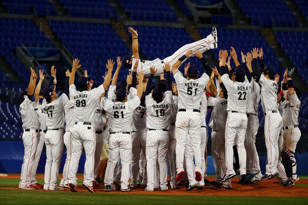 在8月7日東京奧運的棒球項目上，日本代表隊打敗美國奪得金牌。 圖／路透社