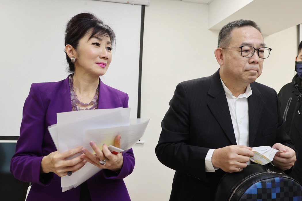 2月20日泰山獨立董事陳敏薰（左起）及杜英達舉行記者會。 圖／聯合報系資料照