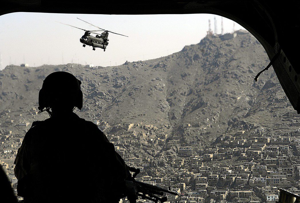 美國國防部16日對各大媒體釋出消息，稱五角大廈已奉白宮之命準備對阿富汗與伊拉克「...