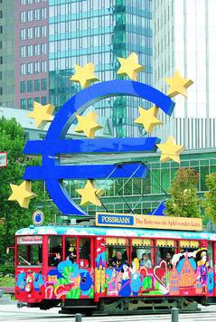 歐洲央行總裁德拉基再度出招，除再降息外，更推出「歐版QE」，將有利於歐股後續表現...