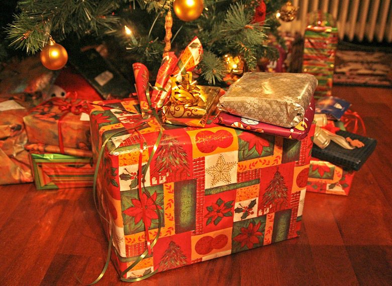 或許是受到美國流行文化的影響，荷蘭人開始覺得耶誕樹下就是應該堆疊一堆包裝精美的禮物。這種包裝的樂趣，是專給小朋友禮物的聖尼可拉斯節無法給予的，畢竟小朋友根本就不重視包裝。 圖／陳宛萱