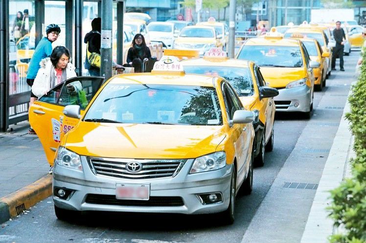 政府應如何協助計程車業找出新的商機？推動「計程車共乘」就可以。 圖／聯合報系