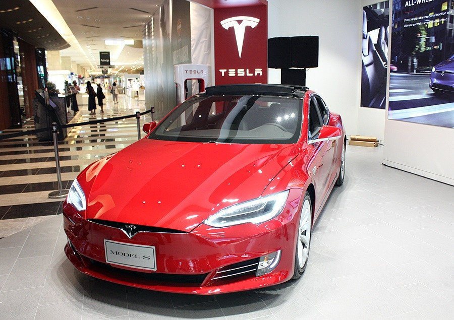 美國《消費者報導》雜誌(Consumer Reports)2016年度汽車品牌消費者滿意度調查報告，電動車品牌Tesla拿下第一。 記者林和謙／攝