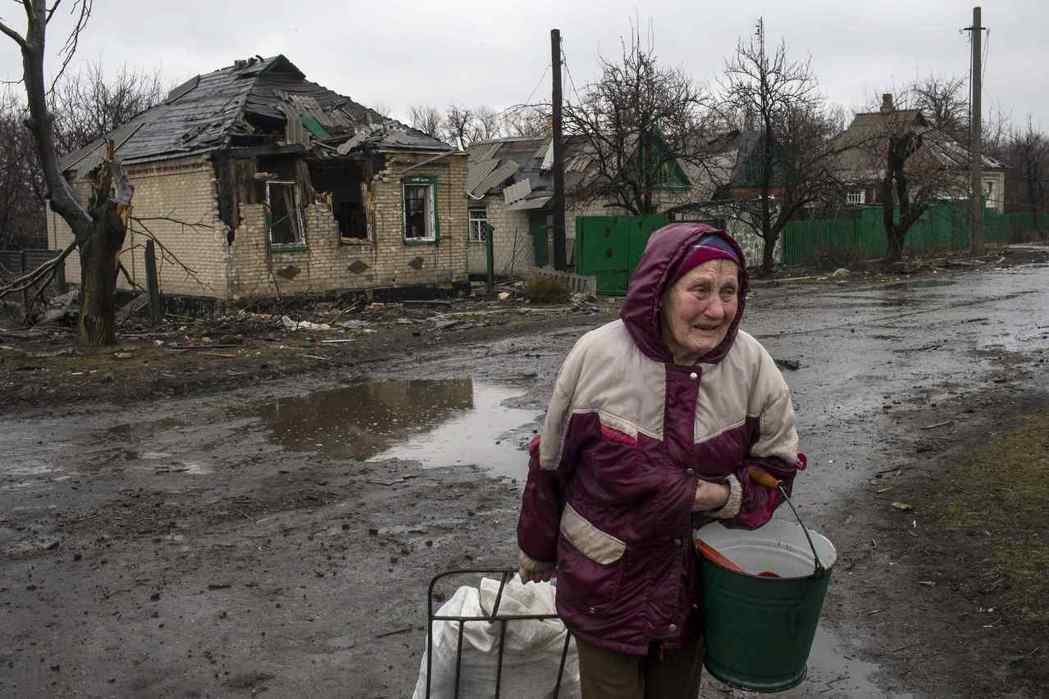 烏克蘭危機邁入第三年，烏東的頓巴斯戰爭在今年初悄然升溫。圖為因戰爭變成廢墟的北頓...