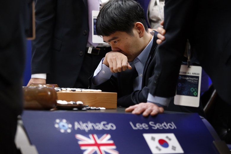 Google公司開發出的超級電腦AlphaGo向南韓圍棋高手李世石挑戰。 圖／美聯社