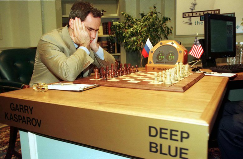圖為1997年深藍再度挑戰卡斯帕羅夫的畫面，最終深藍擊敗卡斯帕羅夫。 圖／路透社
