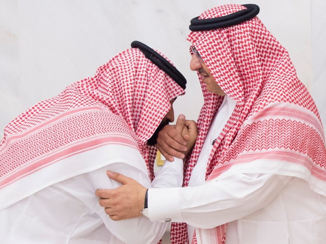 新舊交接後，沙烏地官方釋出的王室照片。包括被拔掉地位的「前王儲」穆罕默德．本．納...