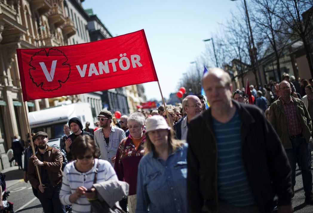 瑞典的勞工權益並非一蹴而就。圖為2012年人民上街爭取更好的勞權。 圖／法新社