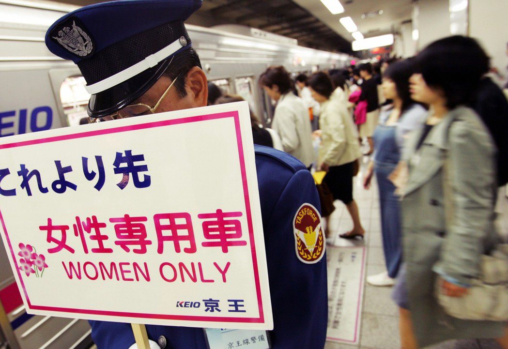 全日本已經有32家鐵道公司、共87條路線列車設有女性專用車廂，幾乎涵蓋首都圈及京...
