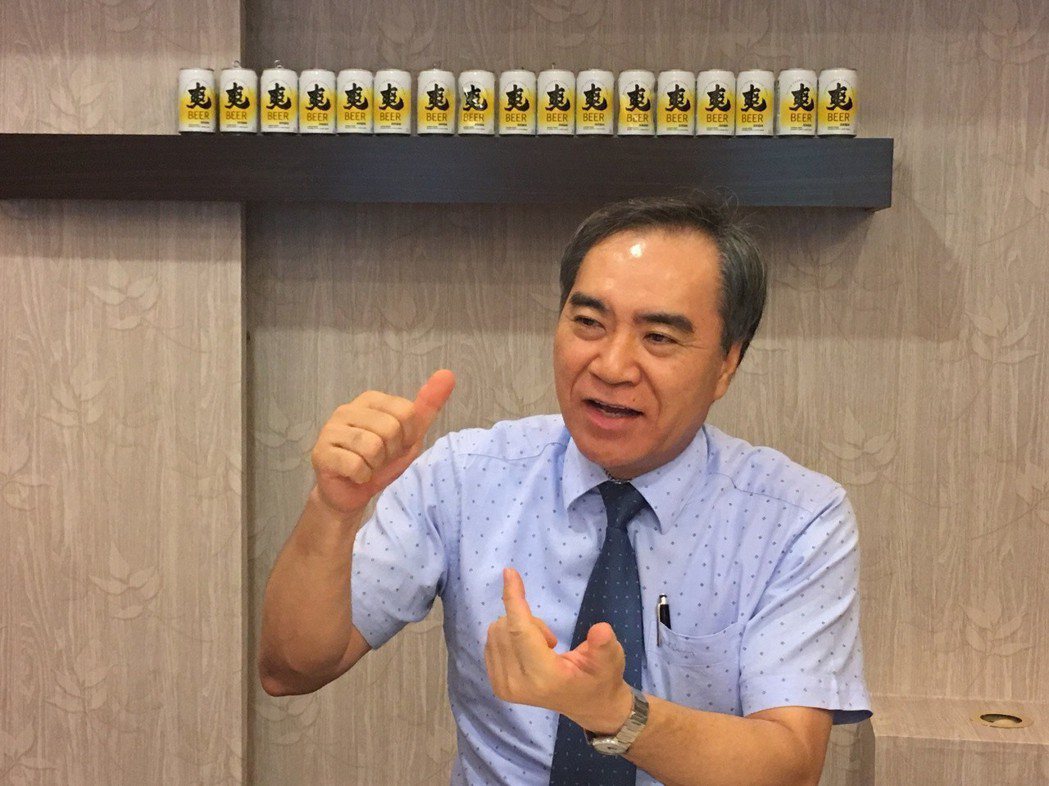 台灣菸酒公司董事長吳容輝認為，要傾聽身體的聲音，運動與飲食不兩廢，才能掌握健康狀...