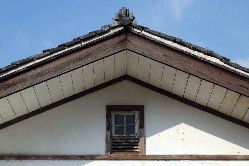 崇仁新村通海區部分建築還保留完整的日本時代飛行第八聯隊官舍風格。 圖／葉慶元提供