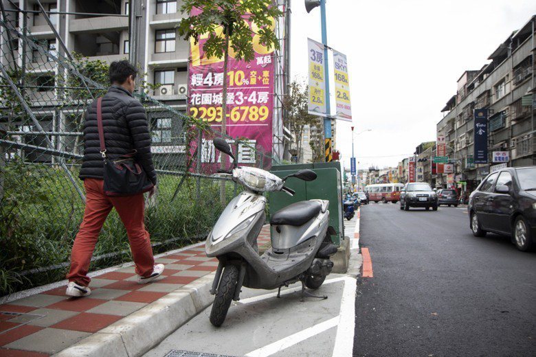 台灣人行道在規劃和建置上出了什麼問題？ 圖／聯合報系資料照