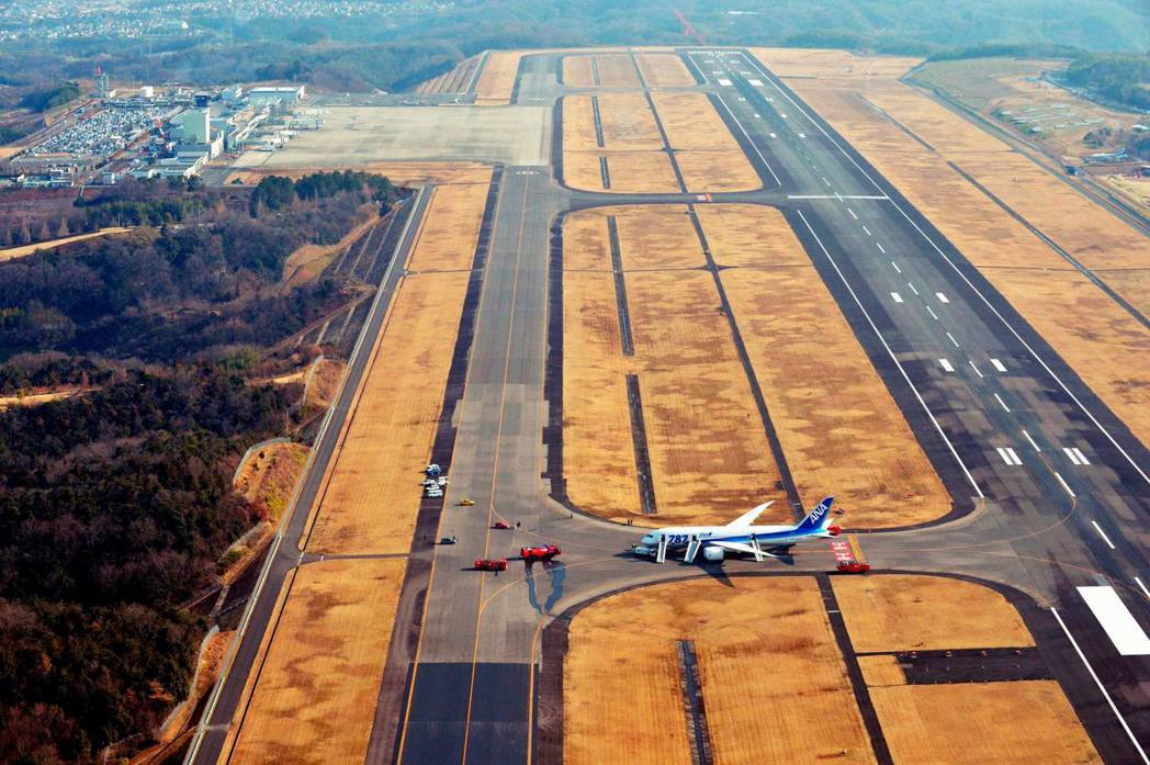 2013年1月16日，全日空的波音787因為駕駛艙突然冒煙，而緊急在高松機場迫降...