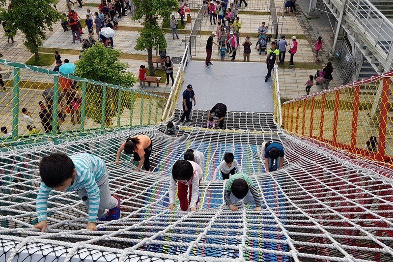 圖為新竹市兒童藝術節，9項大型遊具供孩子免費玩樂，攝於2019年4月。 圖／聯合報系資料照