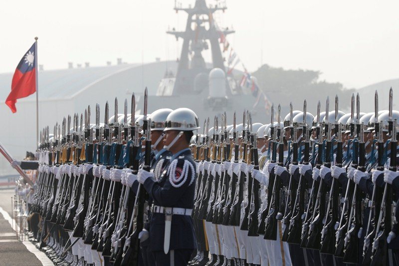 2018年11月，我國向美國採購的銘傳軍艦與逢甲軍艦，圖為左營軍港東碼頭舉行的成軍典禮。 圖／路透社