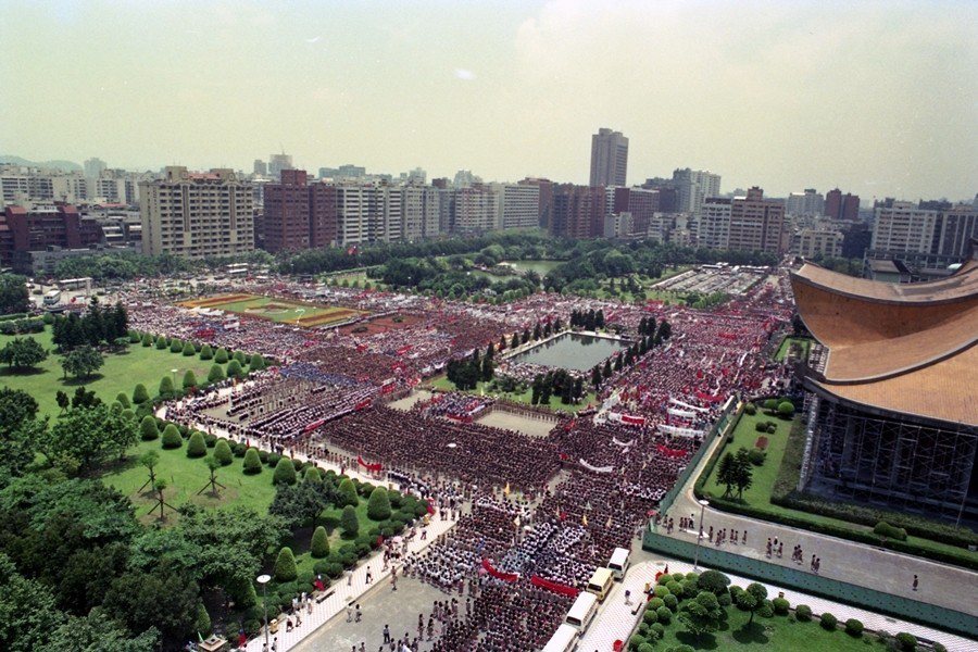 1989年6月6日，台灣人民支援中國民主運動的呼聲達到鼎沸的程度，攝於國父紀念館。 圖／聯合報系資料照
