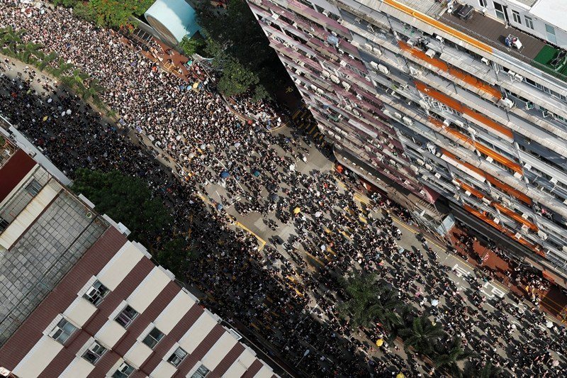 香港變成「示威之都」，側面顯示出民意反映制度本身的失效。圖攝於2019年6月反送中大遊行。 圖／路透社