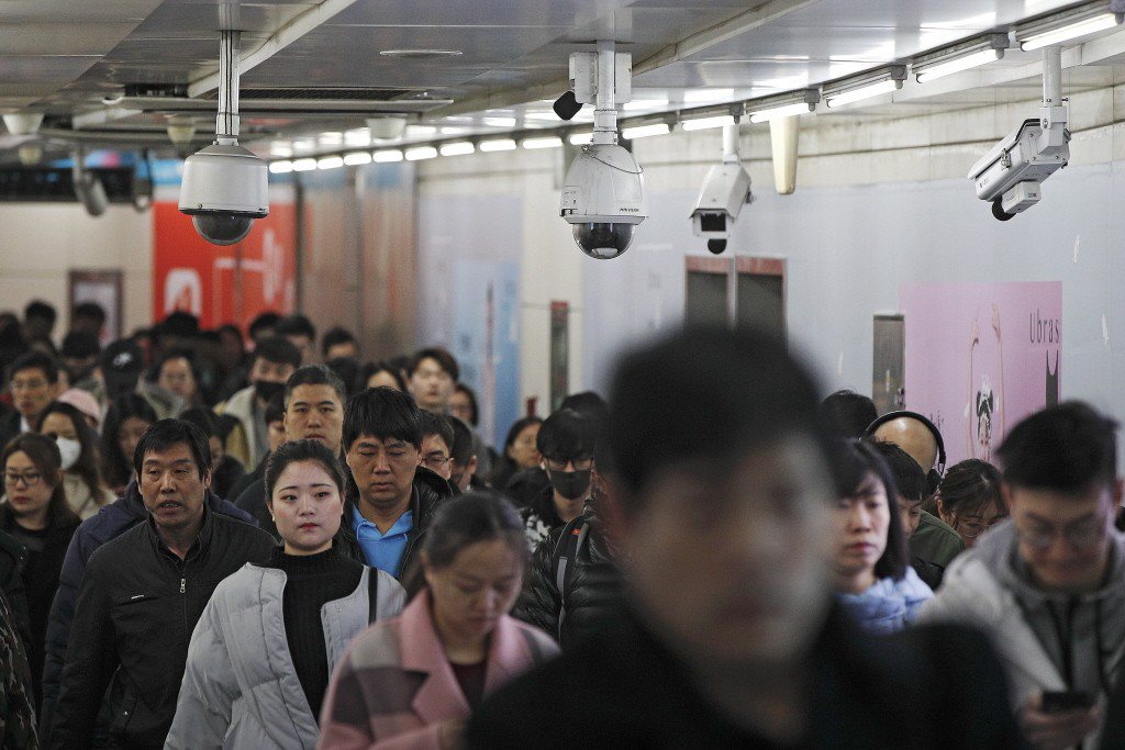 北京一處安裝著監視器的通道，這將協助中國當局完善社會監控系統。 圖／美聯社