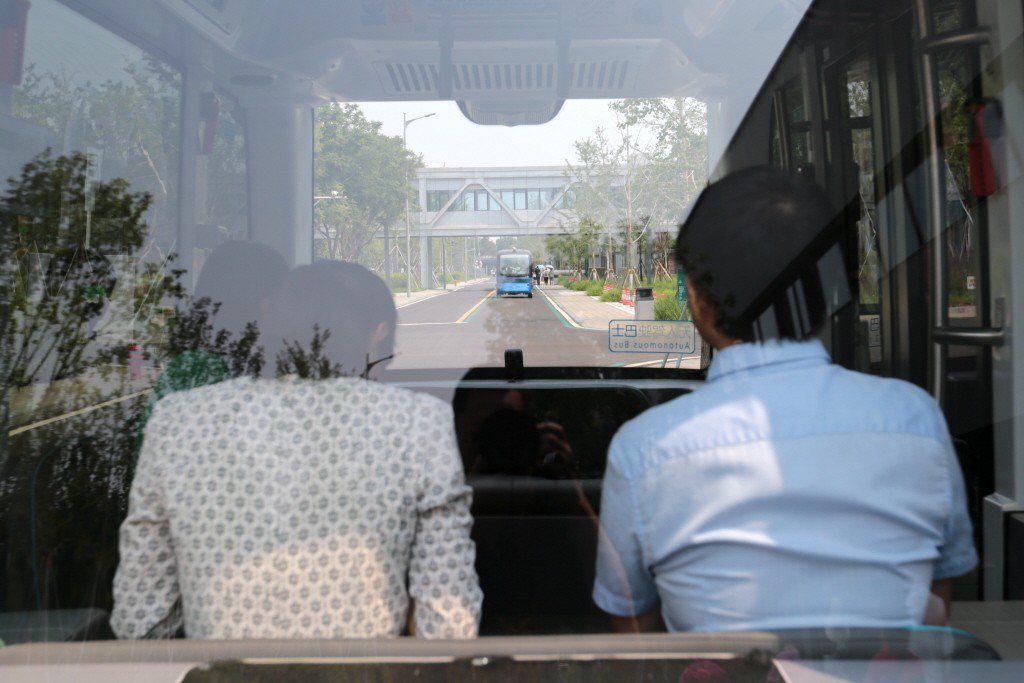 圖為中國河北省雄安新區的無人駕駛電動巴士。 圖／中新社