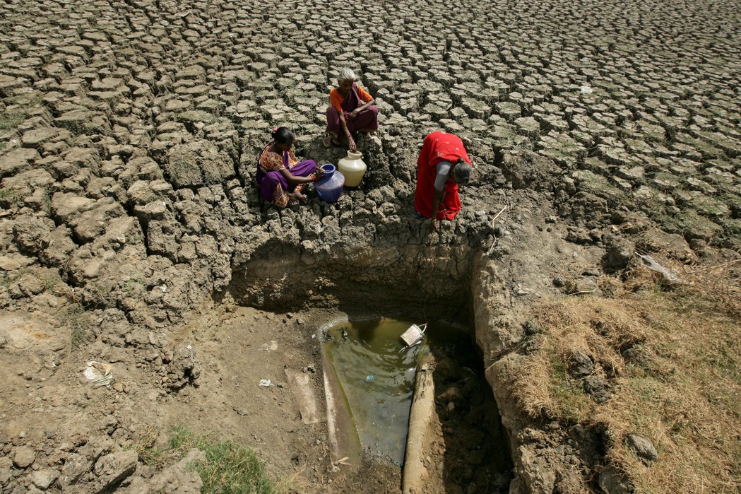 在氣候變遷威脅下，印度北部淹大水、南部大乾旱的極端氣候，恐在未來成為極端氣候的「...