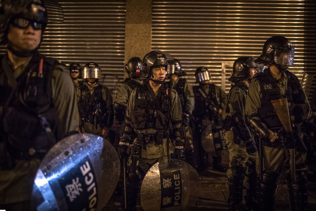 港警持續升高武力等級，且以更強烈的暴力對抗示威者，使得外界看不到香港問題有緩解的跡象。 圖／歐新社