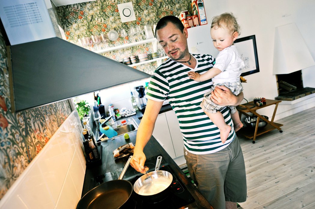 當個快樂的奶爸或家庭主夫，在瑞典當然也是一種「真男人」。圖為示意圖。 圖／美聯社