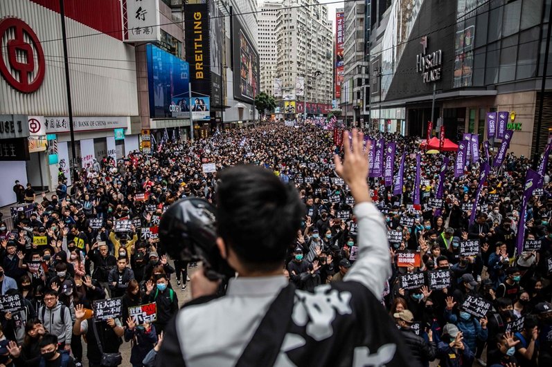 香港的反送中事件，多少喚起了台灣人對於民主的珍惜。 圖／法新社