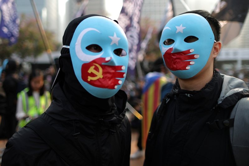 香港反送中運動也有不少聲援新疆維吾爾人權的民眾，攝於2019年12月，香港。 圖／路透社