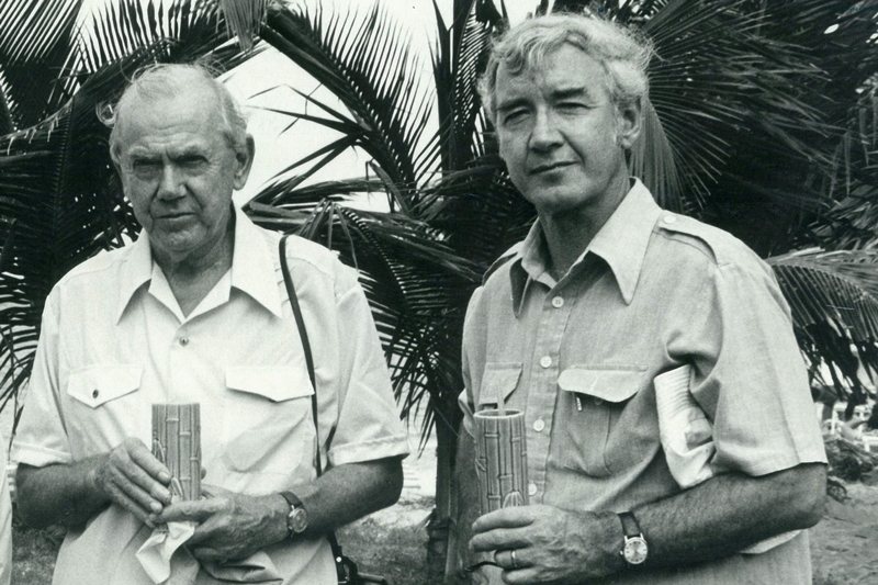 英國作家葛林（左）則曾經任職於軍情五處，圖攝於1976年，巴拿馬。 圖／美聯社