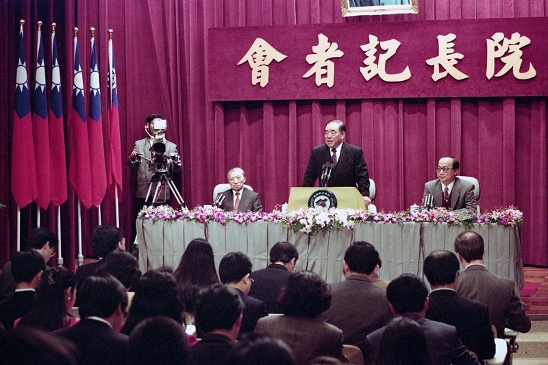 1993年2月，時任行政院長郝柏村舉行任內最後一次記者會。 圖／聯合報系資料庫