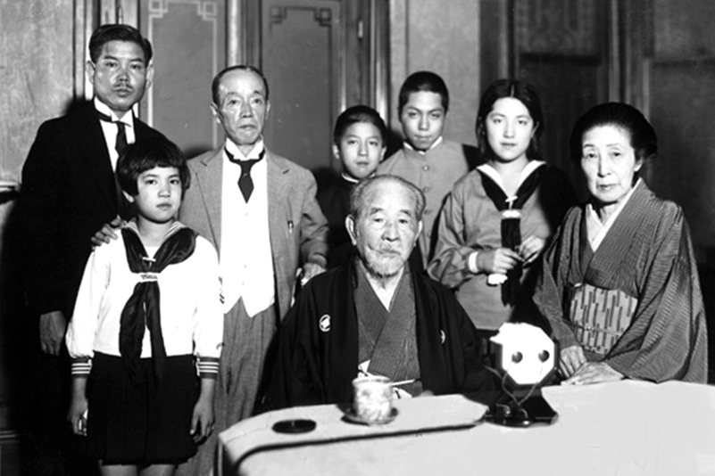 澀澤榮一與其子孫，攝於1931年。 圖／維基共享