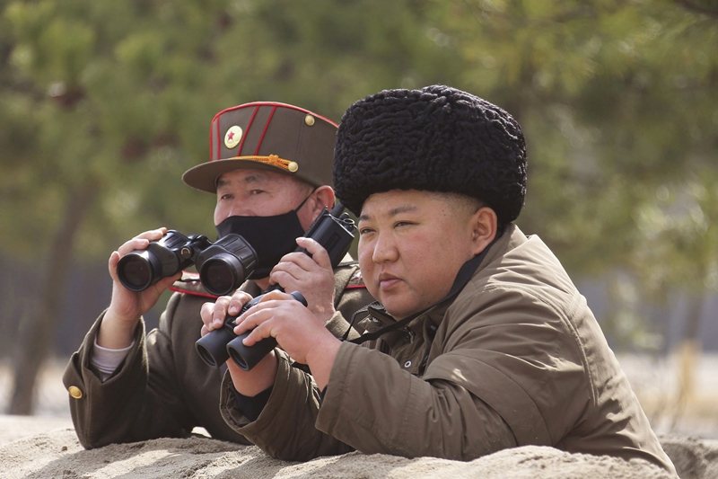 金正恩視察北韓軍事演習，攝於3月9日。 圖／美聯社