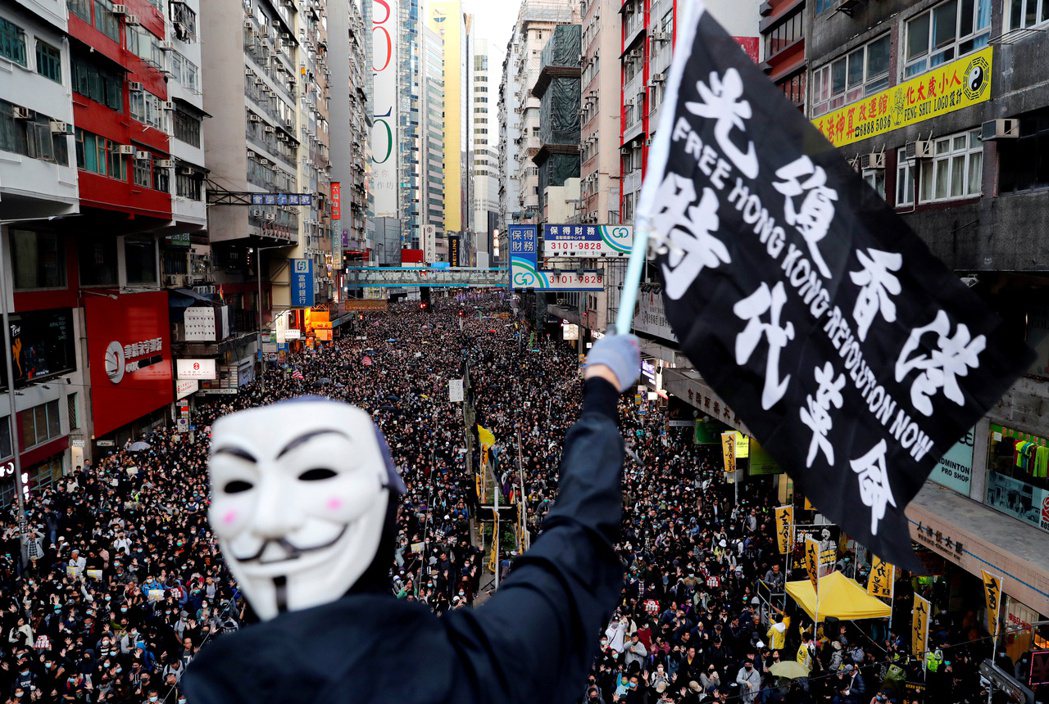 游霞— 反恶法抗议阴影下的富裕香港人无奈移民