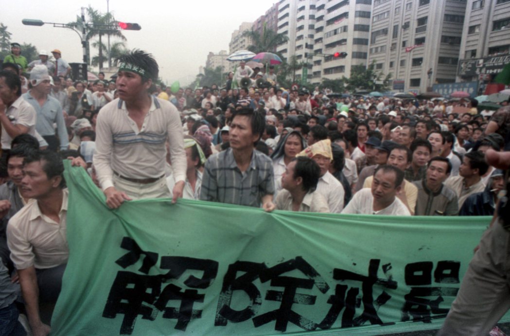 1987年5月，民眾以解除戒嚴、反對國安法為訴求，展開「五一九」遊行示威活動。 圖／聯合報系資料照