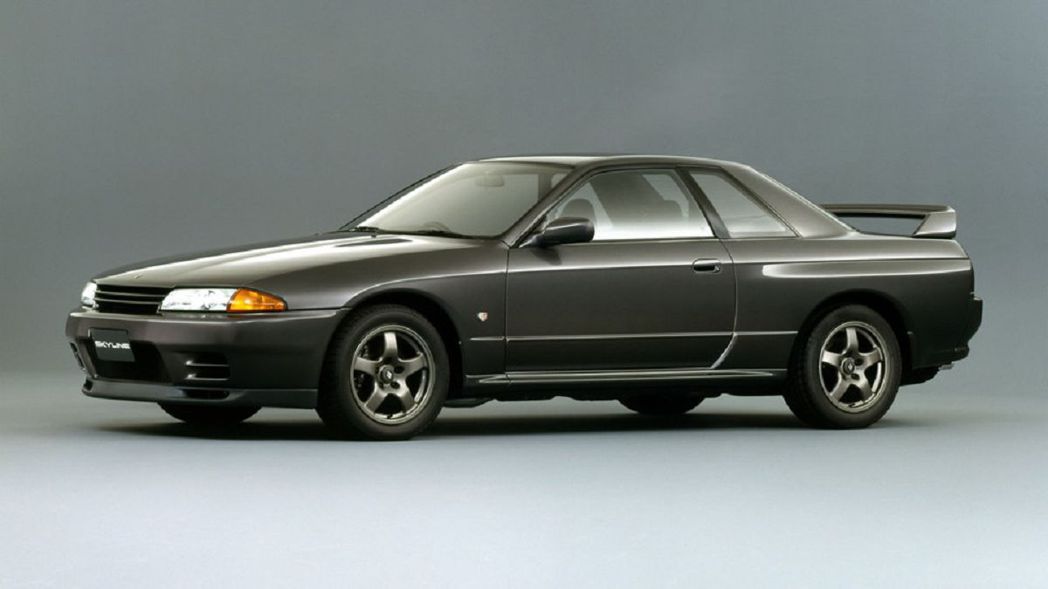 影 30年日產對決 1990 Skyline Gt R R32 Vs Nissan Maxima究竟誰能勝出 車壇新訊 國際車訊 發燒車 訊