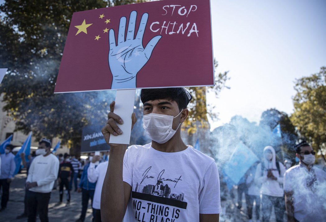 「阻止中国！」今年5月，美国《维吾尔人权政策法案》获得参众议院支持，6月中也由川...