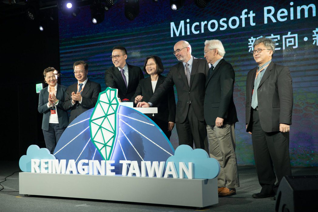 10月26日，微軟宣布將在台灣設立數據中心。 圖／總統府Flickr