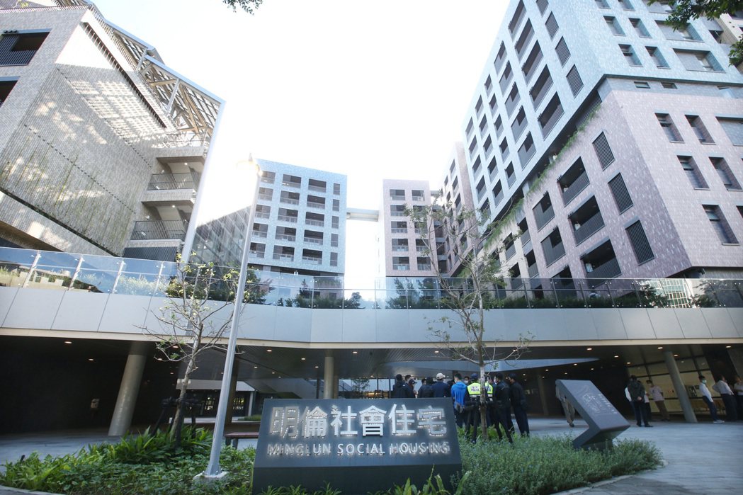 台北市明倫社宅開放申請後，租金過高問題便持續遭到批評，但同時卻在一週後有高達千人申請。 圖／聯合報系資料照