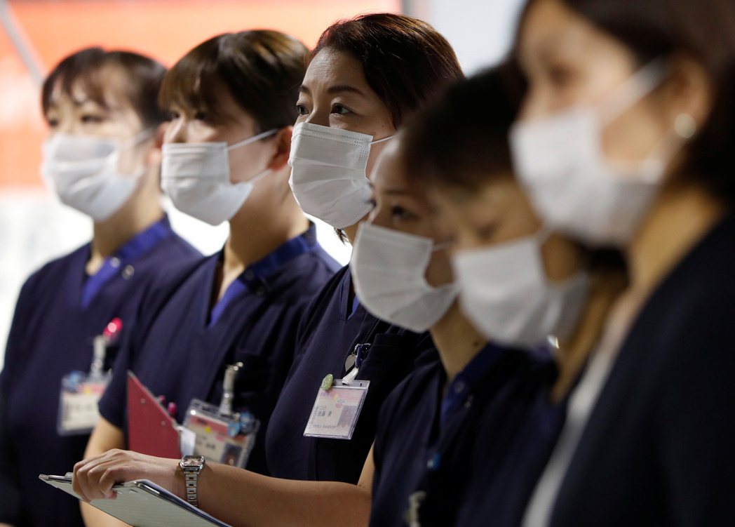 根據吉田病院的院方說法，當第一名確診病患於11月6日被送進醫院後，不斷新增的患者...