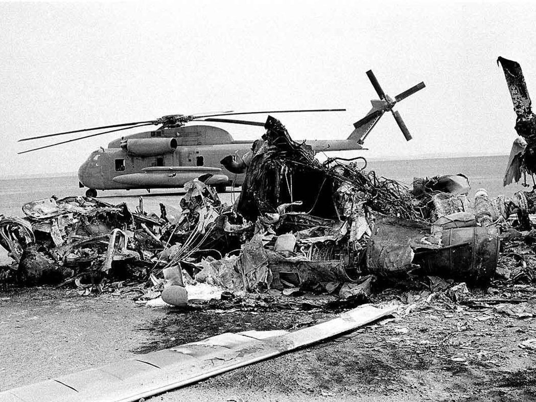 1980年4月美軍特種部隊為了援救美國駐伊朗大使館人質危機，而冒險出動、但卻遇上...