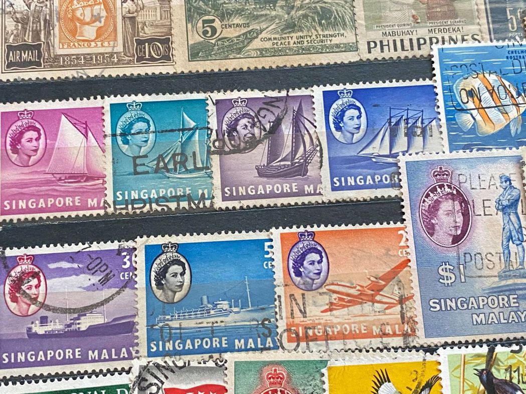 新加坡、香港等英國前殖民地也曾以女王頭像當成郵票設計。 圖／作者提供