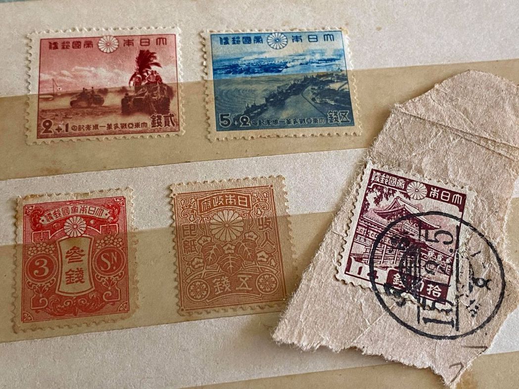 圖為作者自藏的大日本帝國郵政郵票。在二戰期間，作為殖民者，面對滿洲國或是汪精衛的...