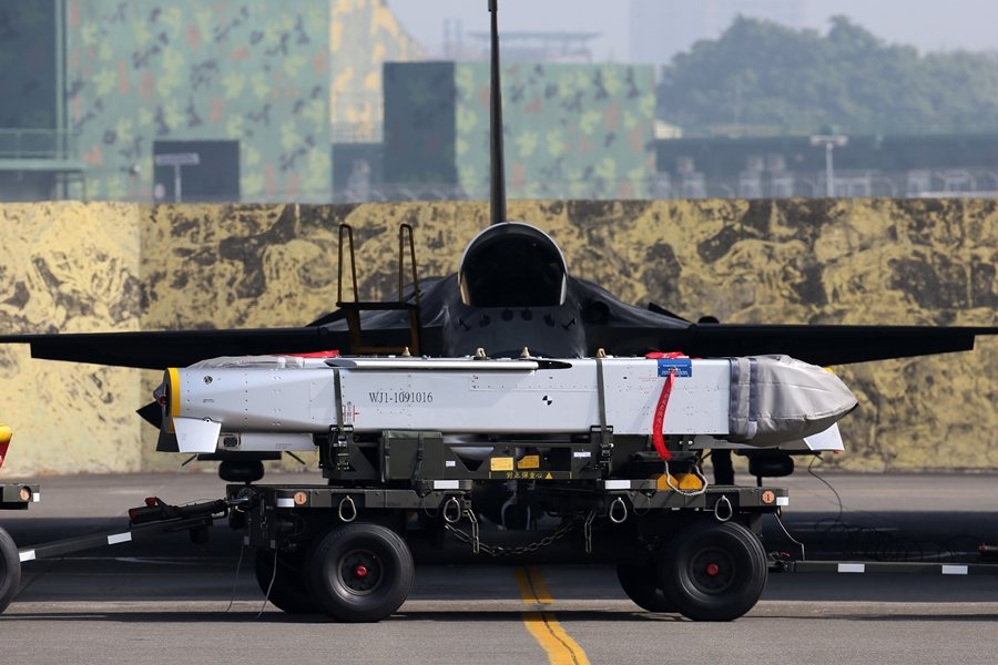 台灣將集束炸彈安裝在空射型的巡弋飛彈裡面，由IDF戰機掛載發射。 圖／聯合報系資料照