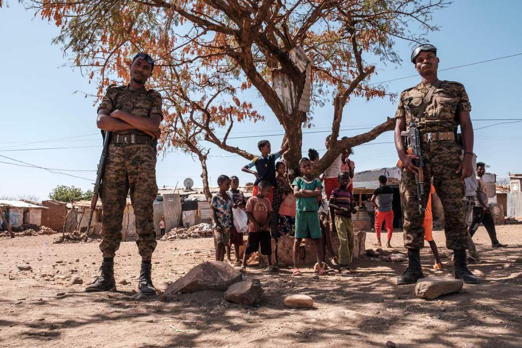 圖為今年1月在衣索比亞難民營前的軍人。  圖／法新社