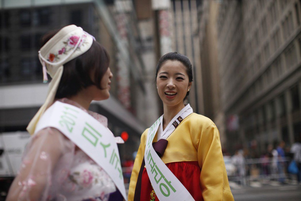 2011年，韓美人協會的30周年社慶在曼哈頓中城區辦園遊會。 圖／路透社