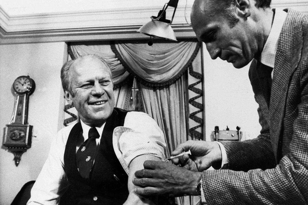 圖／白宮：1976年的時任總統福特。美國過去曾在1976年的豬流感期間研發疫苗時...