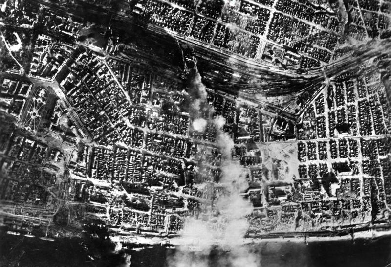 戰役期間，德國空軍對史達林格勒中央車站進行空中轟炸。 圖／維基共享