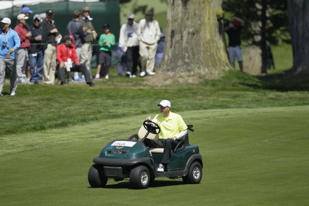 Casey Martin在賽事中使用高爾夫球車。 圖／美聯社